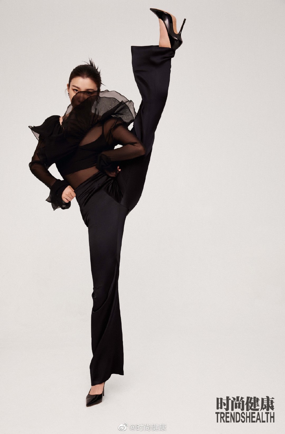组图:冰舞搭档王诗玥柳鑫宇拍大片 肌肉线条瞩目展力量之美