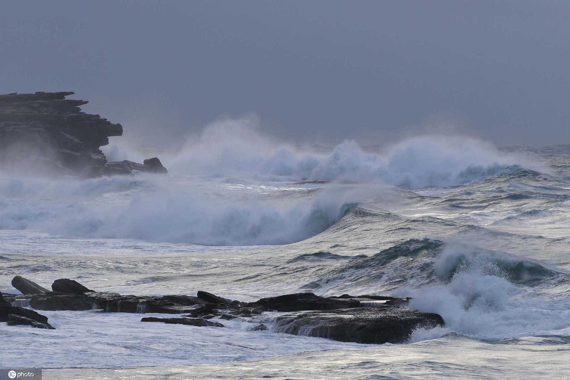 瞬息万变!澳大利亚悉尼海岸掀起惊涛瀚浪