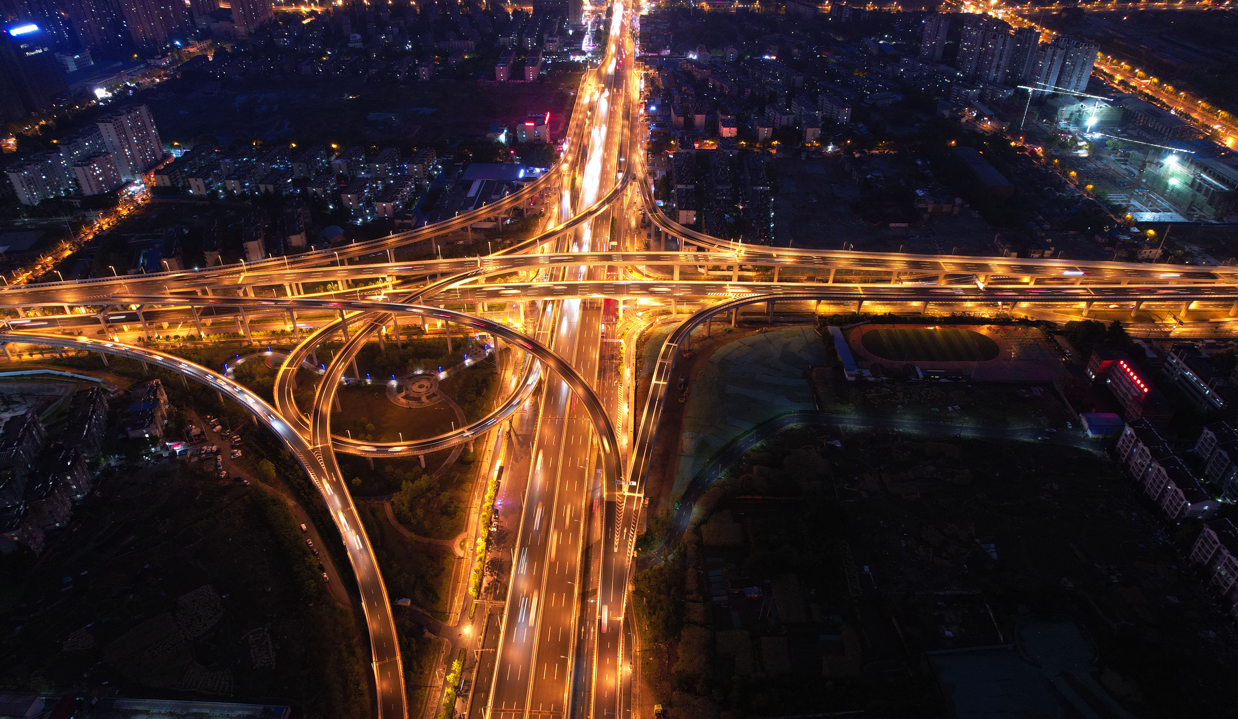 合肥瑶海:郎溪路高架桥夜景璀璨夺目,车水马龙