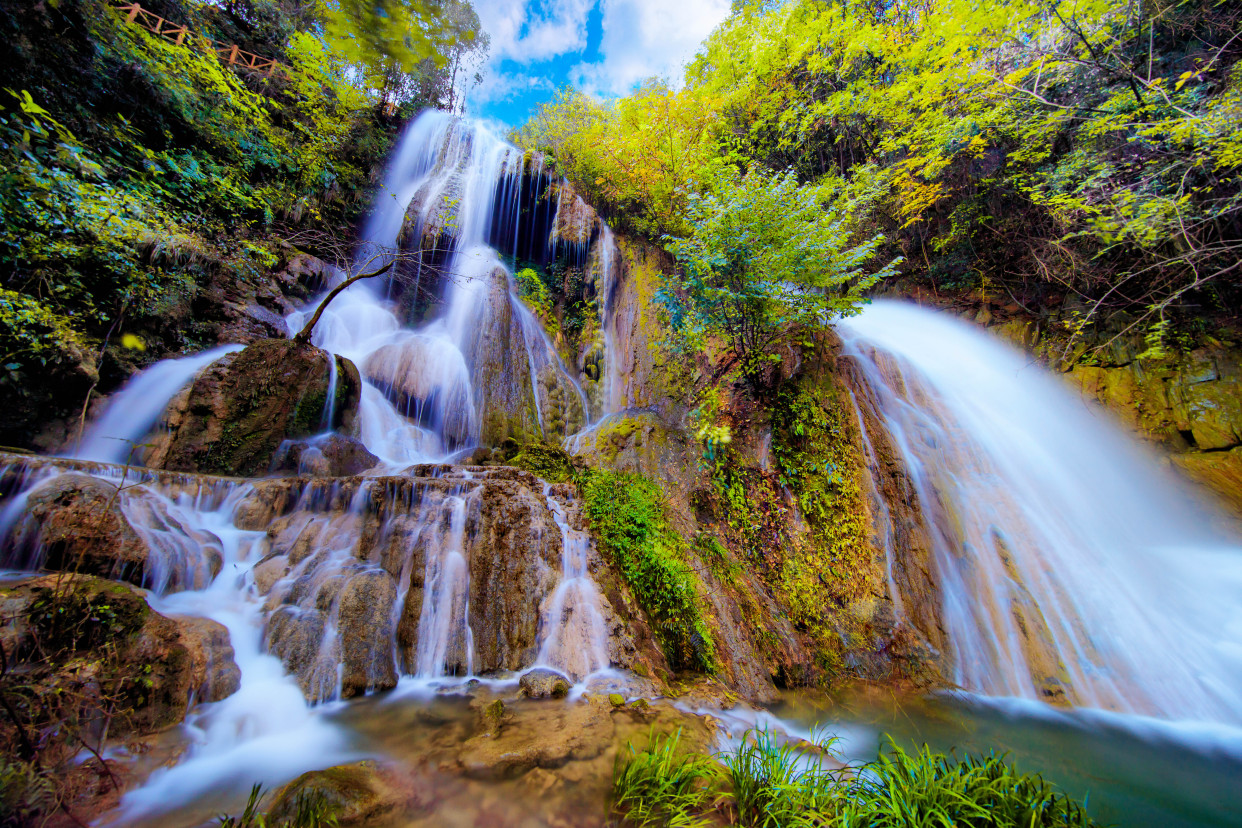 南漳香水河七彩瀑