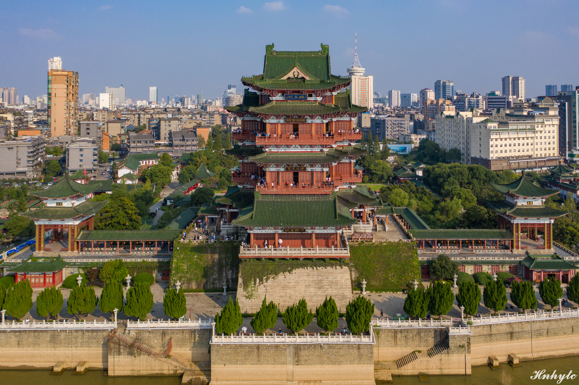 航拍滕王阁(非琉璃黄配色的江南名楼)