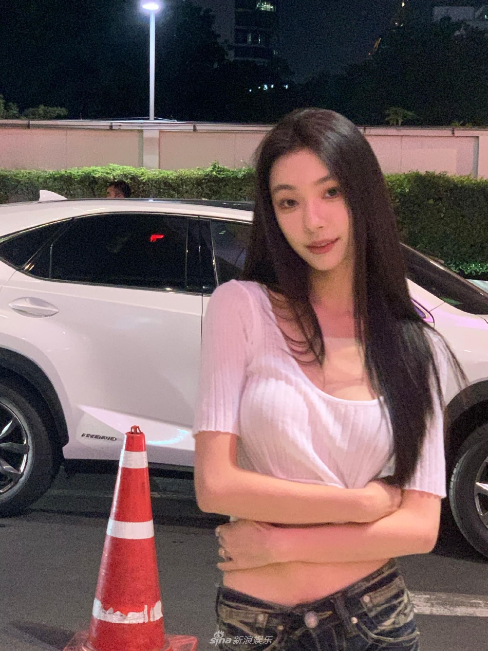 组图:网红易梦玲被曝分手素颜现身 妆前妆后差别大