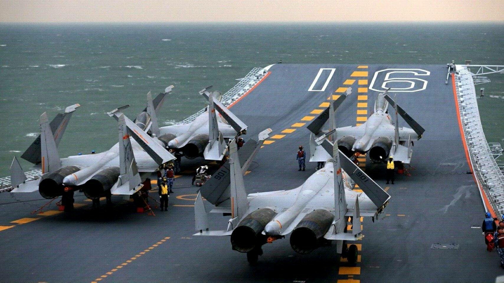 高清军事美图:歼15"飞鲨"舰载机
