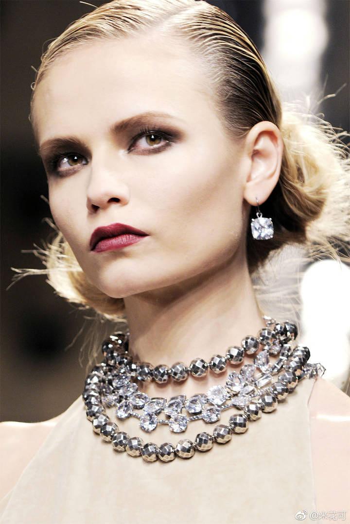 《维多利亚的秘密》无敌剪刀腿:超模泡泡莉