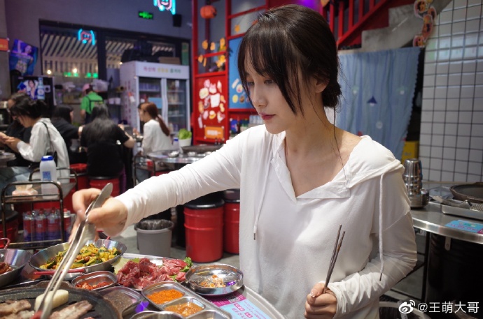 网红美女王萌迷人美照欣赏,很好看啊