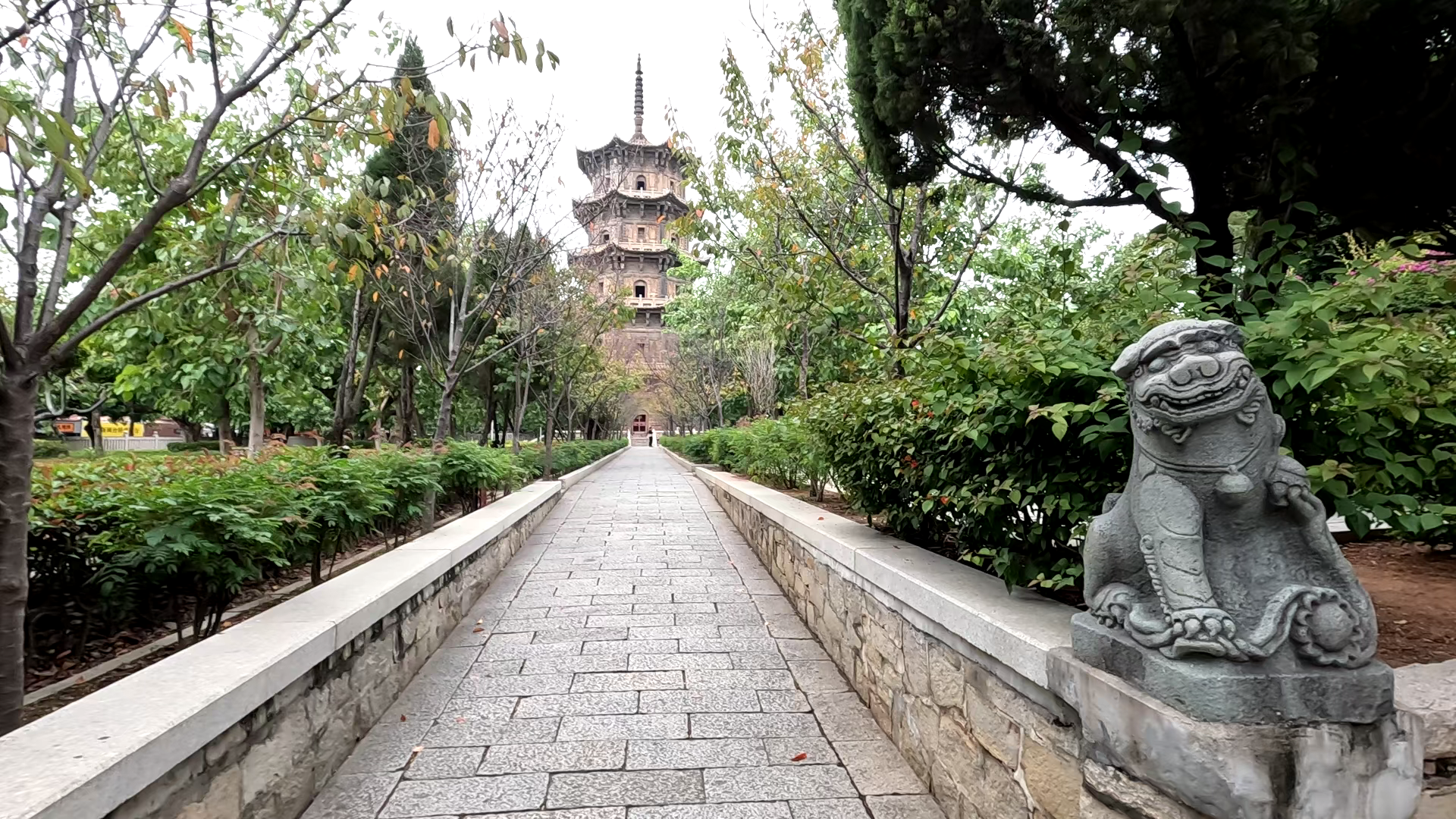 泉州开元寺双石塔,雕刻精美绝伦