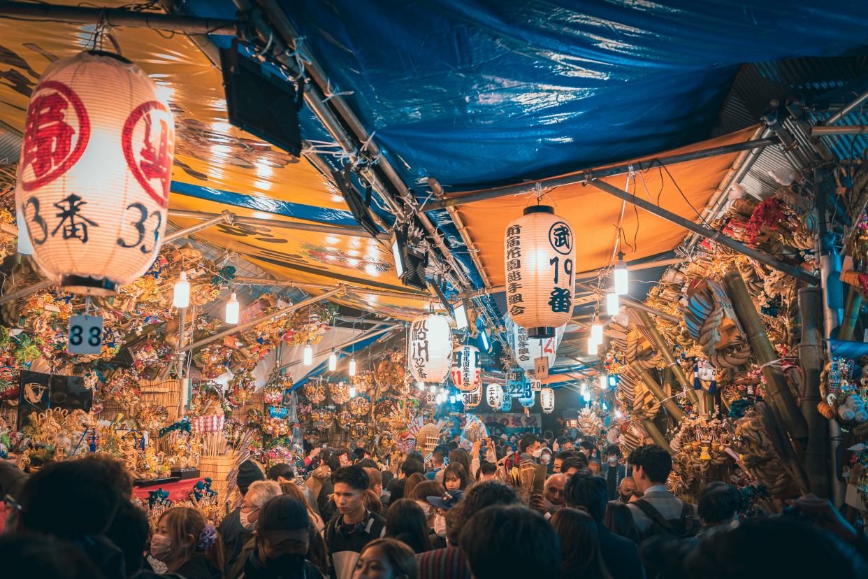 灯红酒绿的日本新宿:你喜欢这种风格的城市吗?