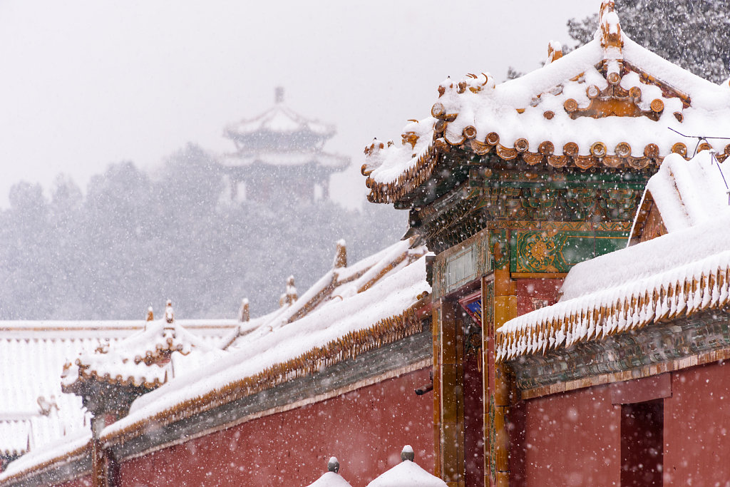 红墙白雪故宫美如画