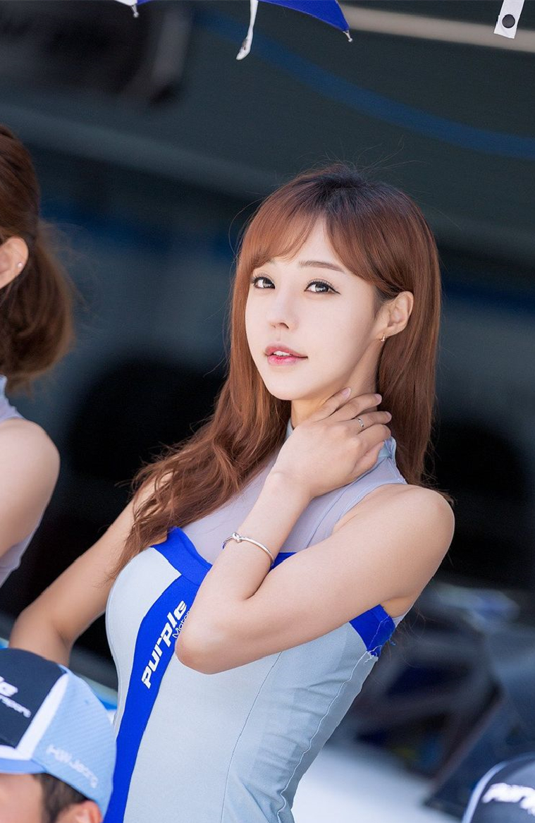 性感车模徐珍儿,精彩瞬间第2弹,颜值与身材都是顶配,美极了