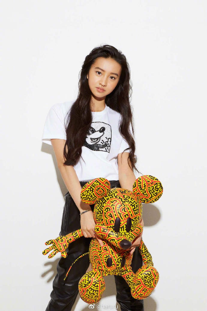 组图:木村光希拍摄杂志大片 米老鼠装扮少女感十足