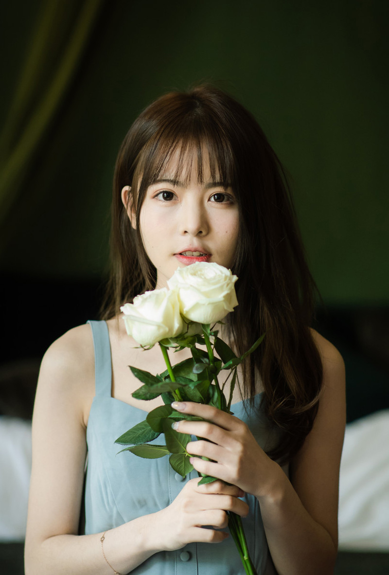 长发青春靓丽吊带裙女孩写真图集