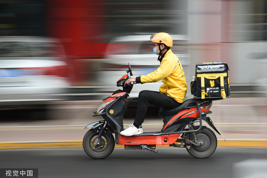 "五一"假期 劳动者坚守工作岗位