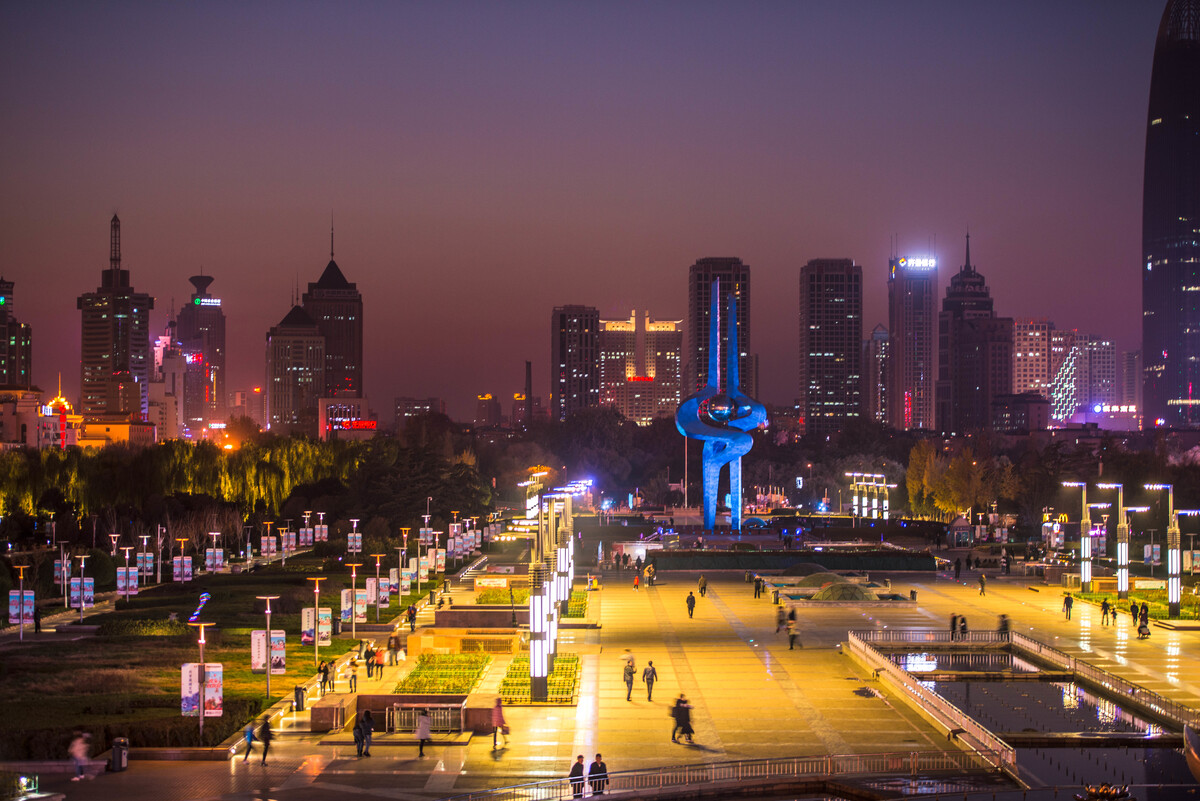 带你欣赏泉城济南的泉城广场唯美夜景!