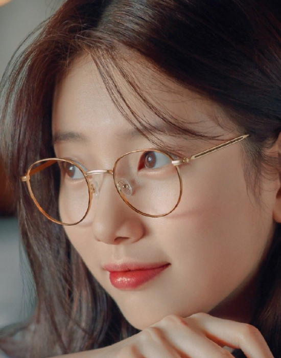 裴秀智壁纸丨戴眼镜的欧尼好温柔啊