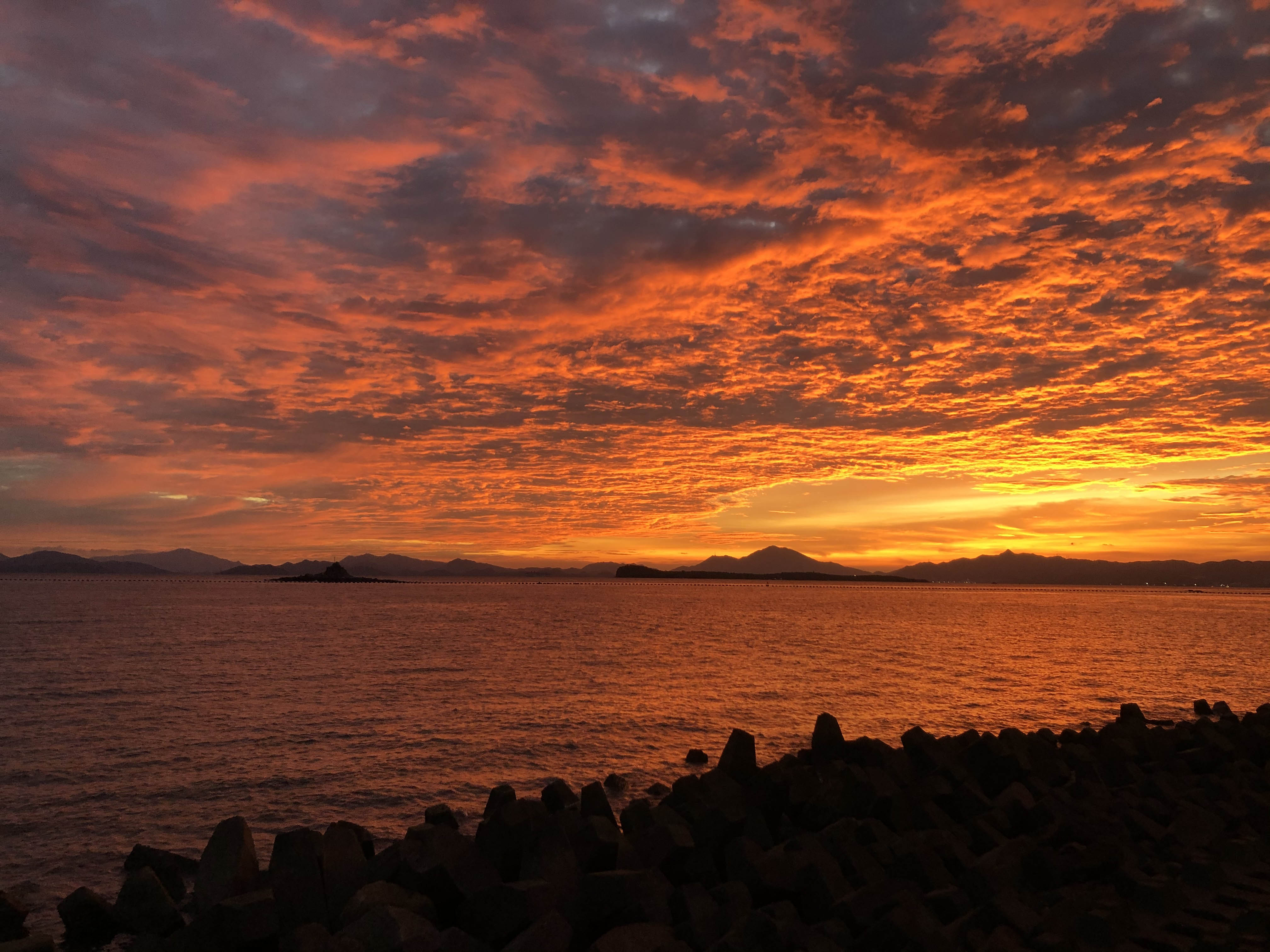 大鹏海边绝美夕阳图集 来看看深圳人打卡下的夕阳海景吧