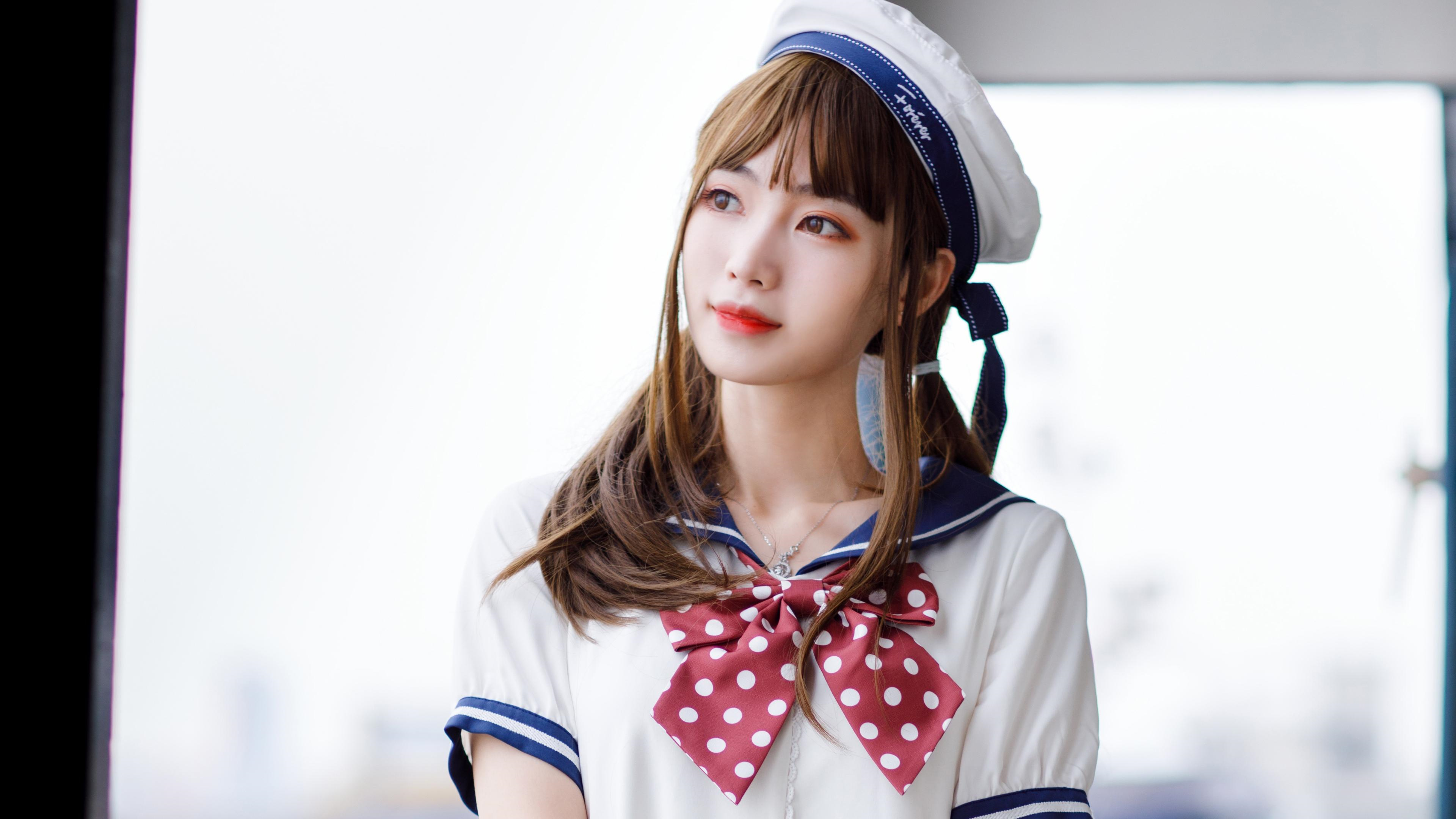 清新迷人美少女,白色水手服写真照,魅力四射,让人怦然心动