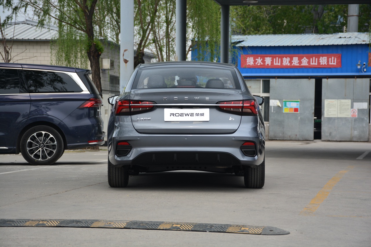 年轻人的第一台车 实拍荣威i5