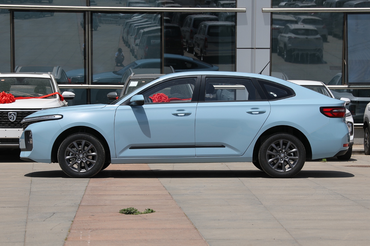 2020款新宝骏rc-5 1.5l手动智耀精英型