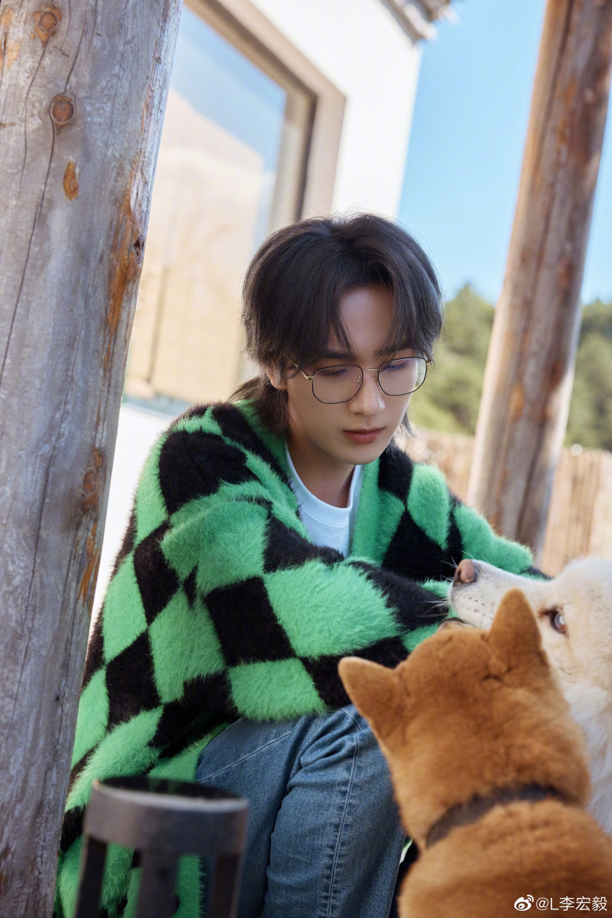 李宏毅 绿色针织衫写真