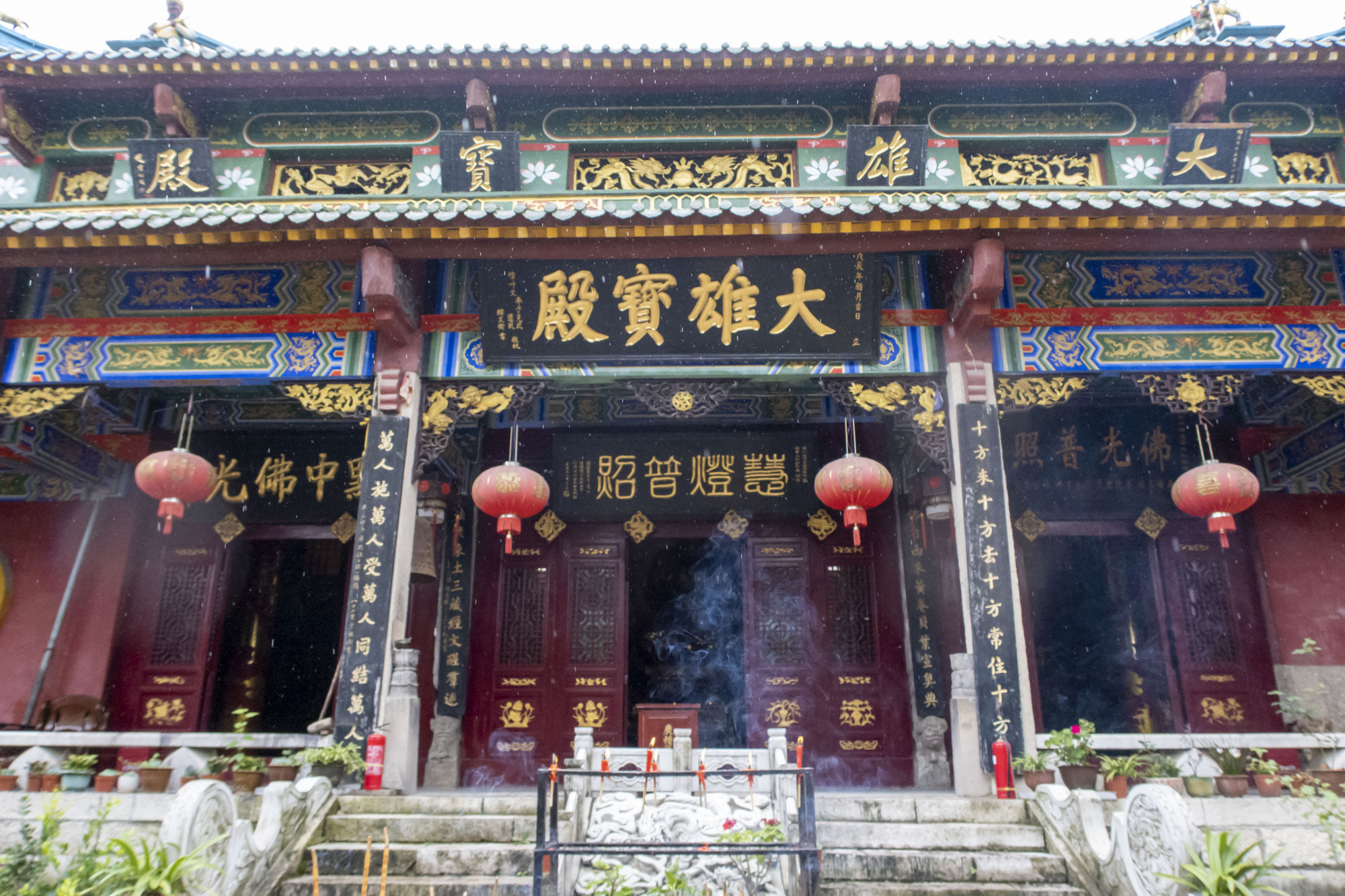 安顺东林寺,一座建筑很有特色的佛寺,香火也旺