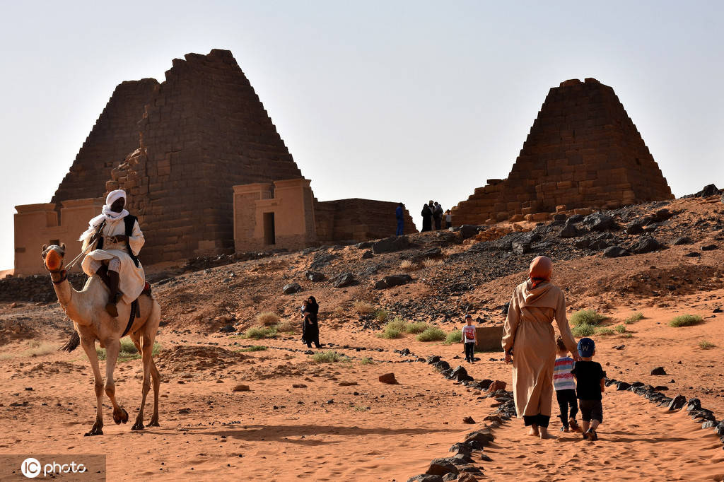 苏丹"小金字塔—麦罗埃金字塔群