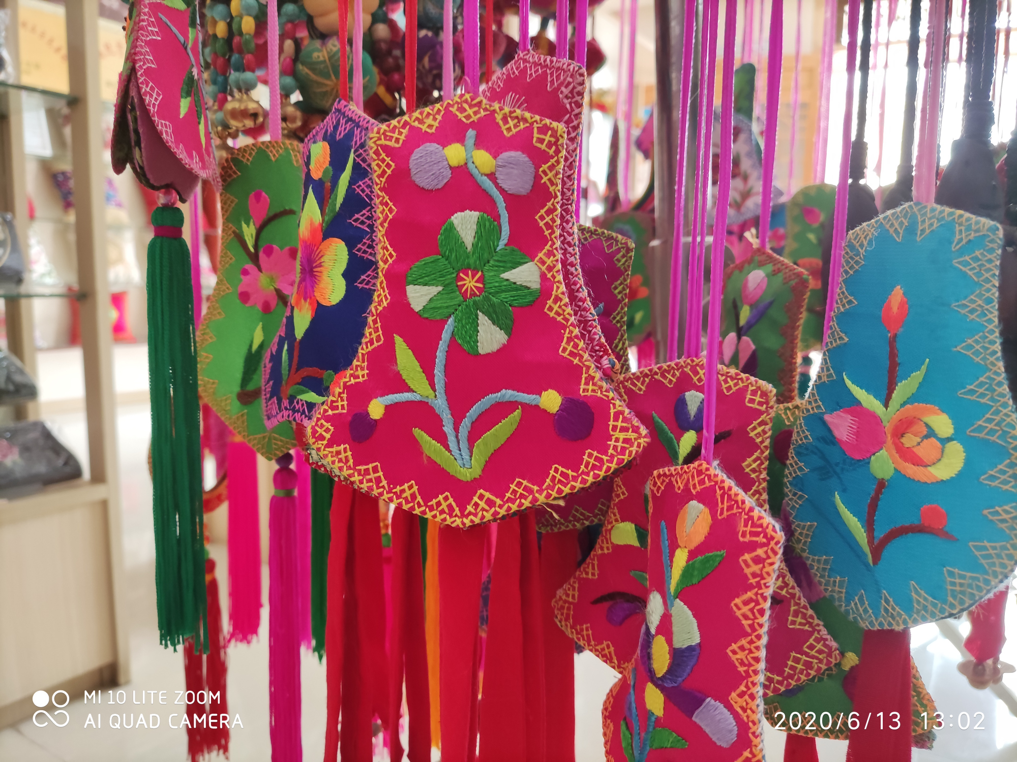 非遗在身边,走进青海互助,土族盘绣传统香包挂件