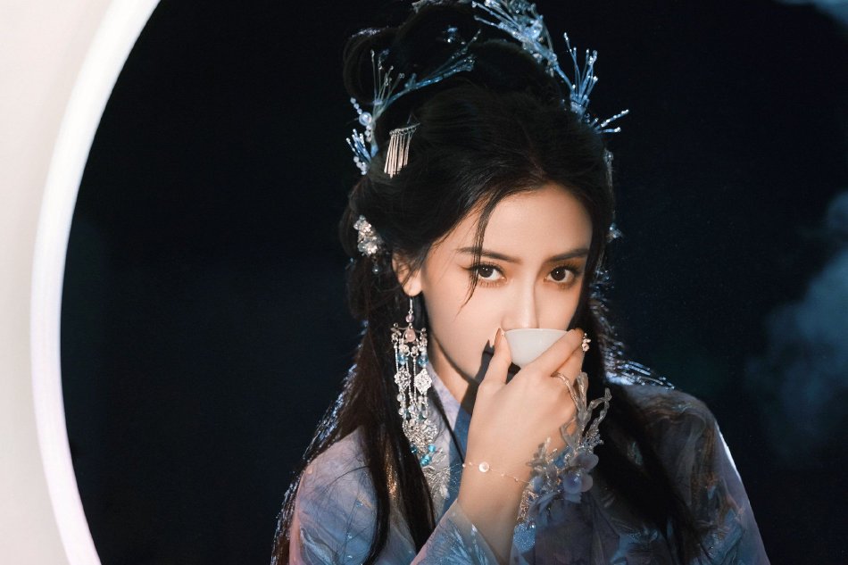 组图:angelababy一袭古装月下独酌 气质清冷迷人又美又仙