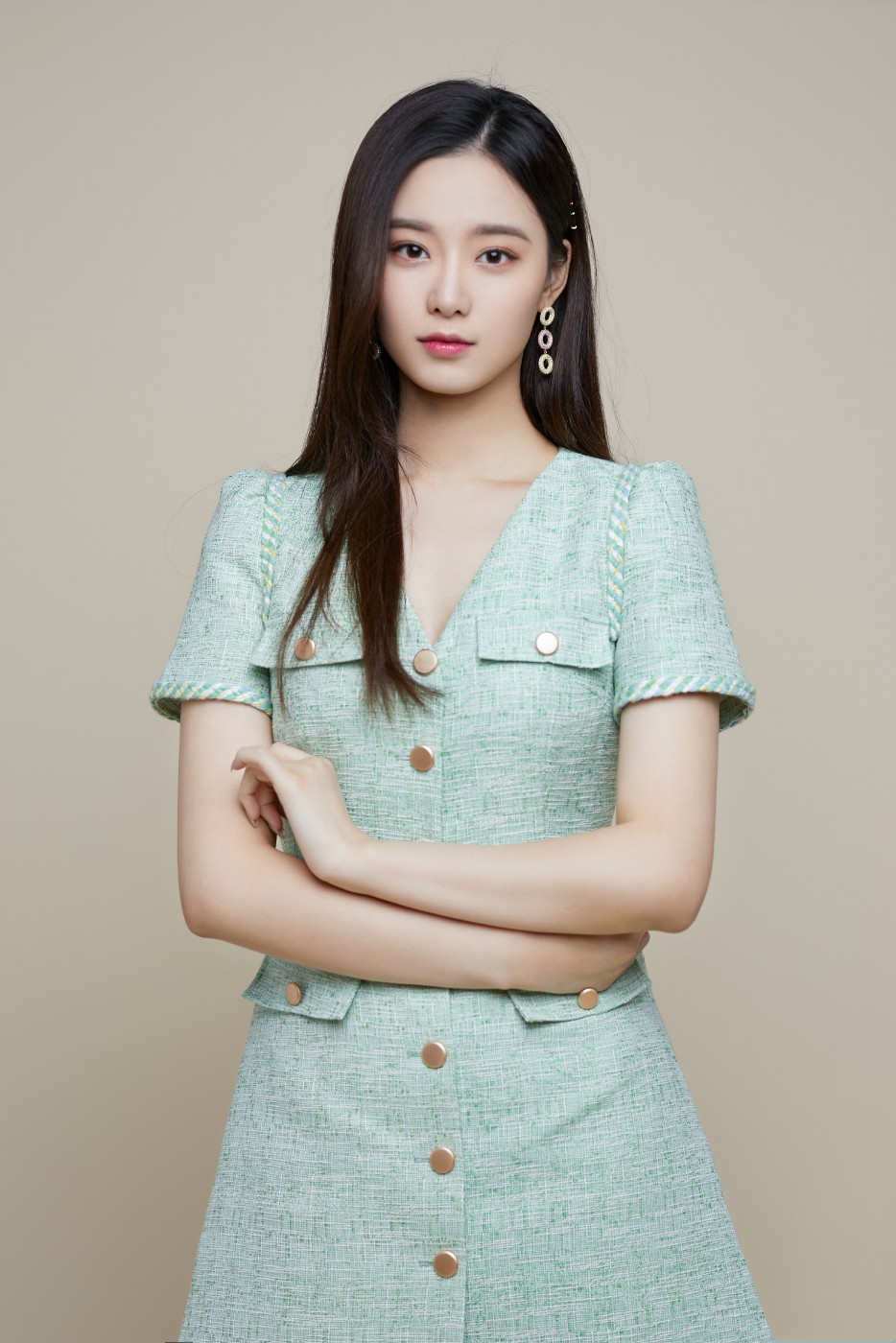 徐艺洋写真美图:花枝招展,楚楚动人