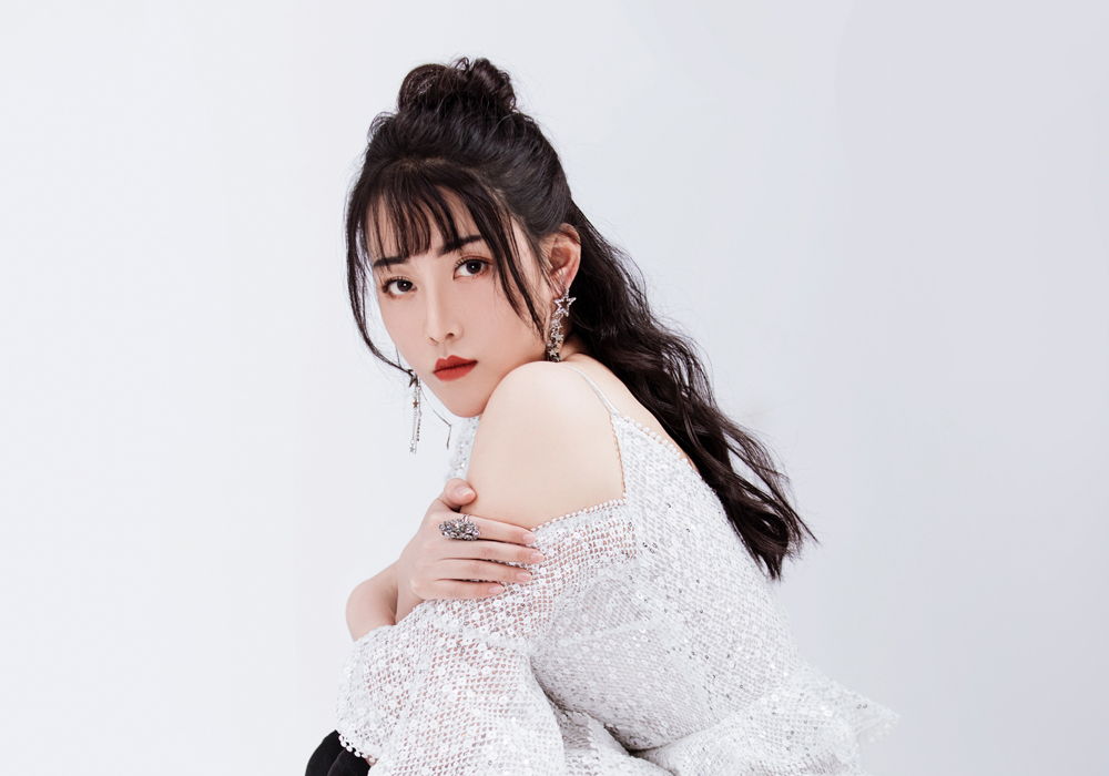 湖南籍女歌手张灵敏拒绝相声演员追求后遭报复