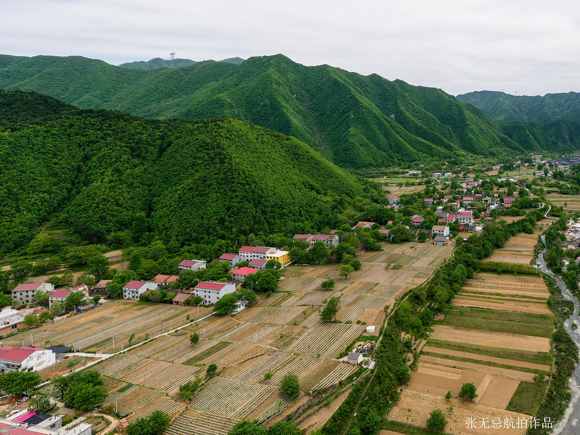 山清水秀田园风光令人醉——蓝田县灞源镇青坪村航拍美图