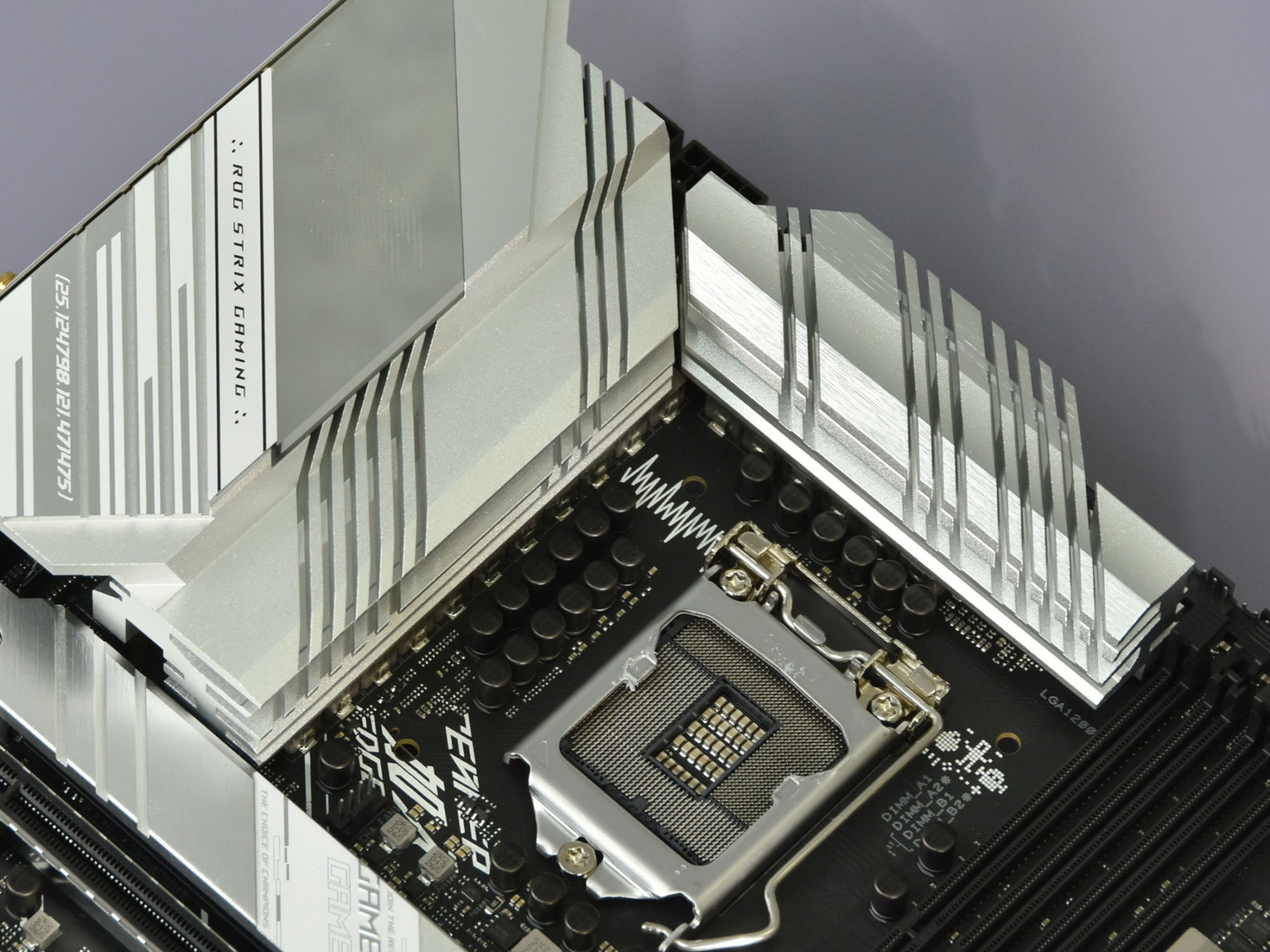 颜值出众战力十足!华硕rog z590吹雪主板欣赏