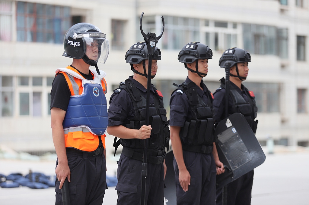 甘肃平凉:特巡警大队开展防暴演练