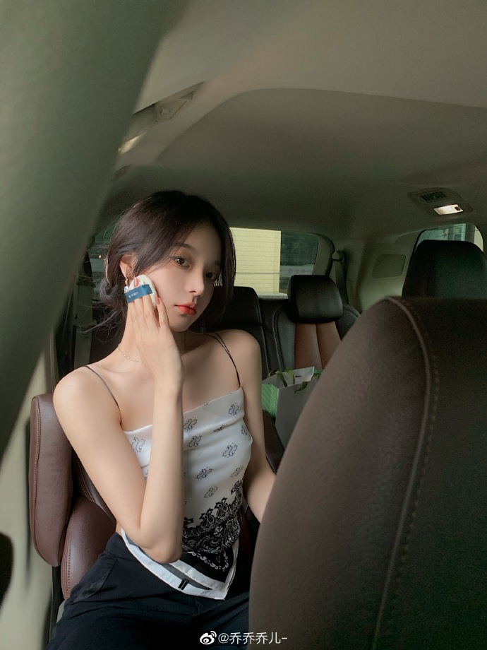 网红美女乔儿迷人美照欣赏