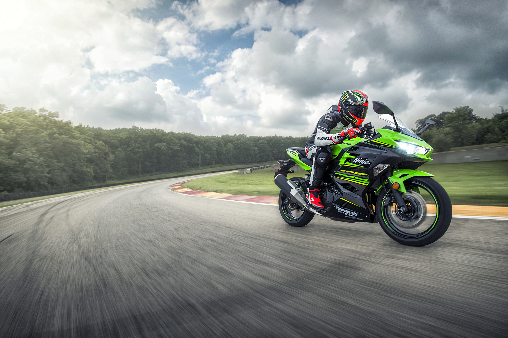 鉴赏ninja 400高性能,易操控"性能之王"