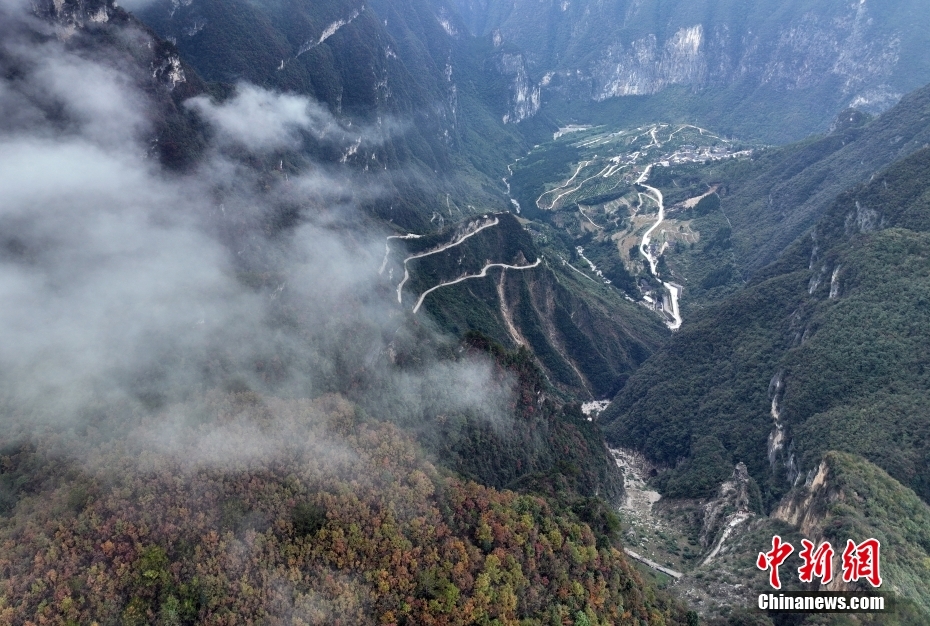 巫山县下庄村天路图片图片