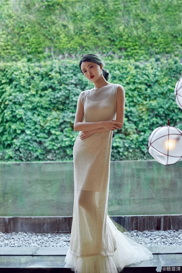 美女演员杨菲洋迷人美照欣赏真好看