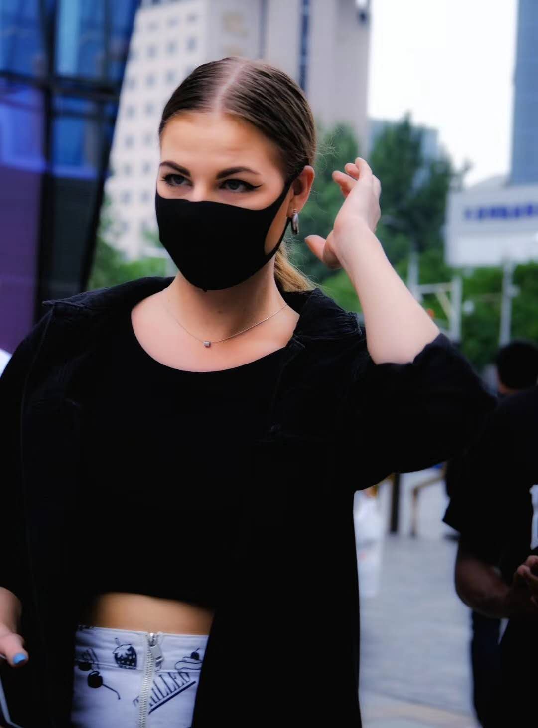 口罩难掩美丽,疫情下的北京三里屯太古里时尚女郎!