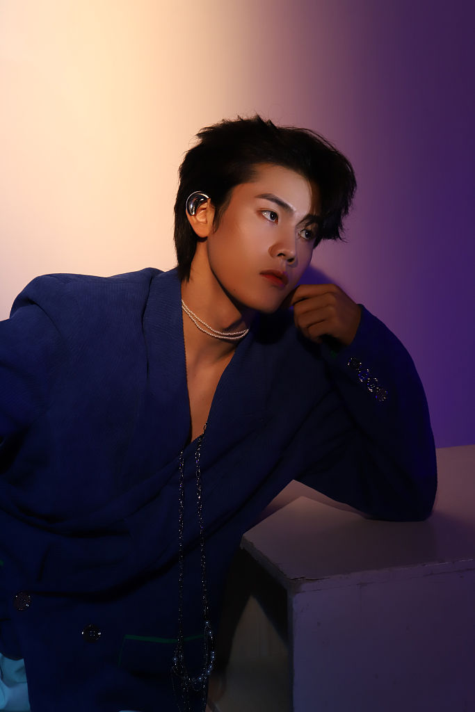 心动狙击!橙新学员陆程发布帅气写真 五官精致似王子侧脸好绝