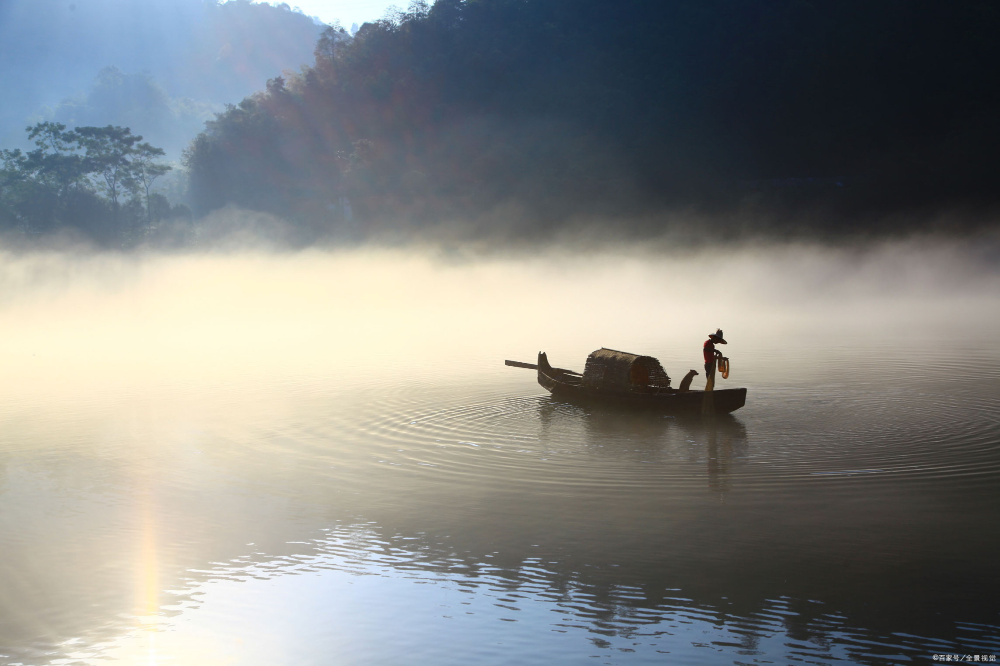 君看一叶舟,出没风波里.——宋代:范仲淹