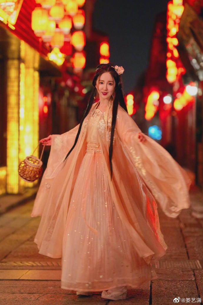 娄艺潇古装造型唯美写真