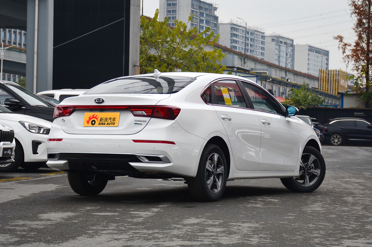 2020款起亚k3 1.5l cvt新锐天窗版