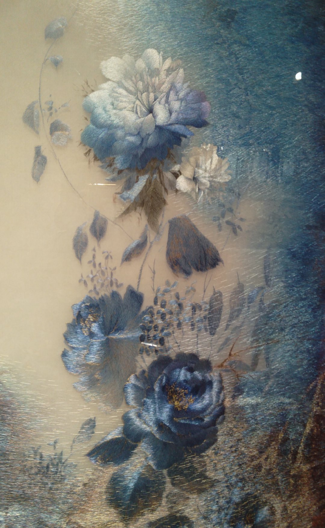 慢工细活的苏绣,针法精细,色彩雅致,很唯美