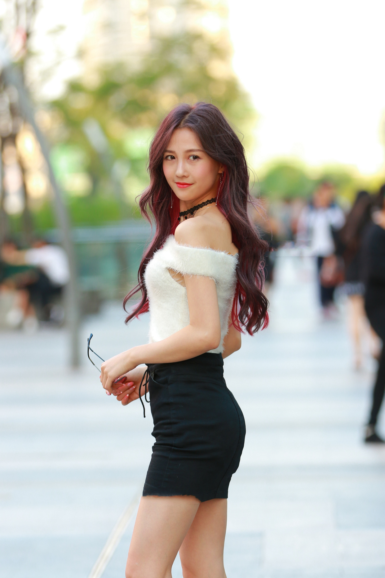 街拍:文雅端庄的气质型美女