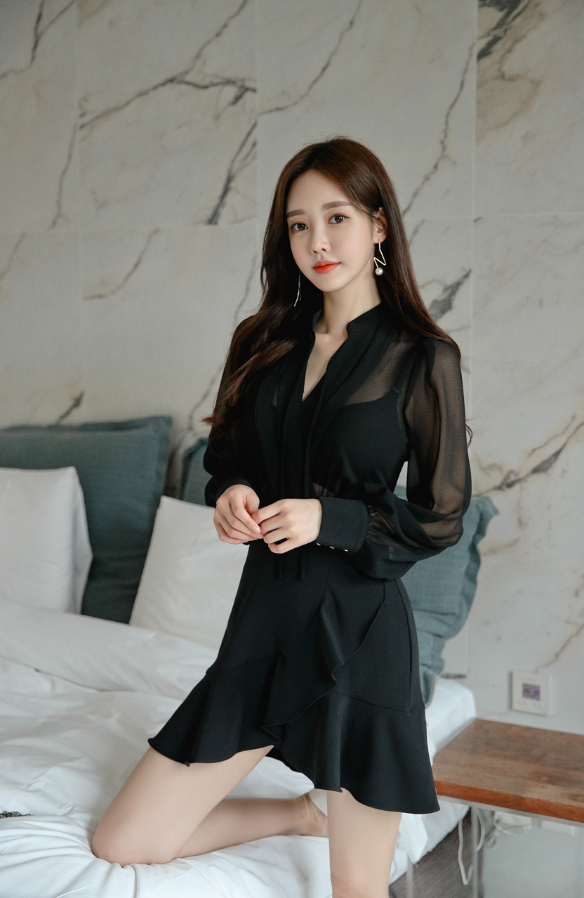 孙允珠高清美图:月夜纯净釉黑雪纺轻丝薄衬裙