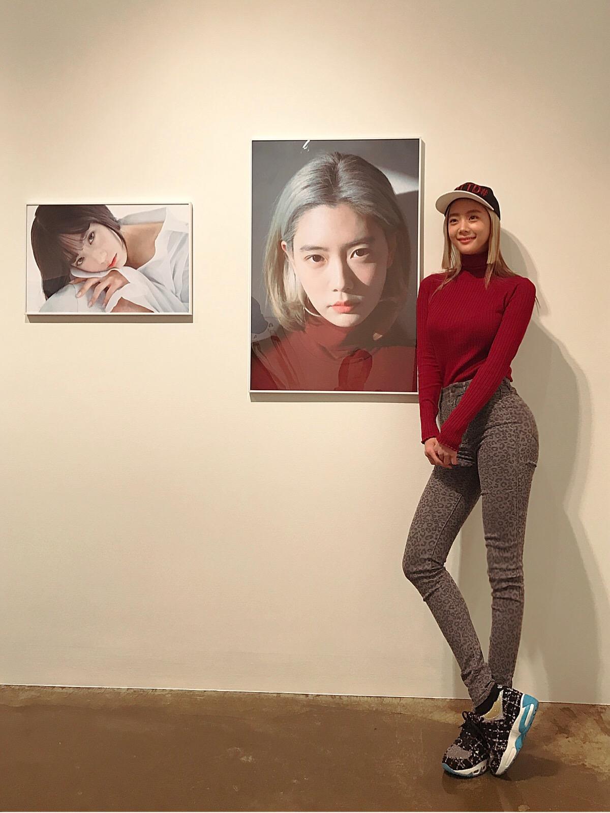 《情圣》里的红衣女,身材凹凸眼神勾魂,不愧是韩国资深r级演员