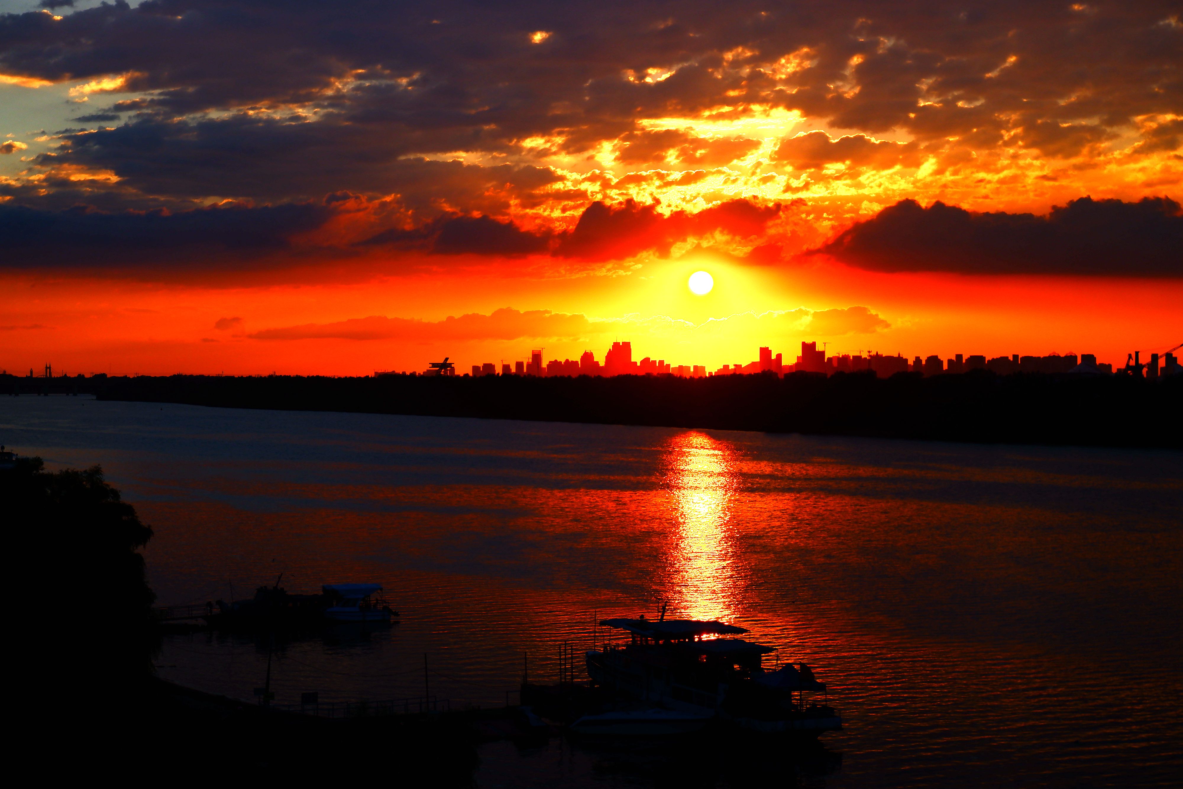 哈尔滨落日红霞满天 美如画卷