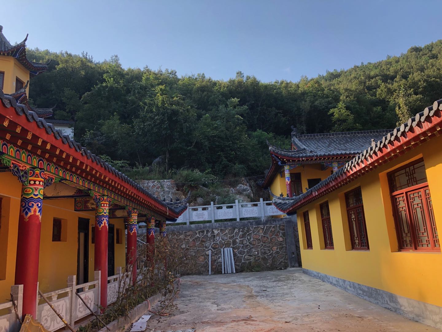 这才是真正的修行人——释迦道场淅川兴国寺僧人亲自劳动建寺实录