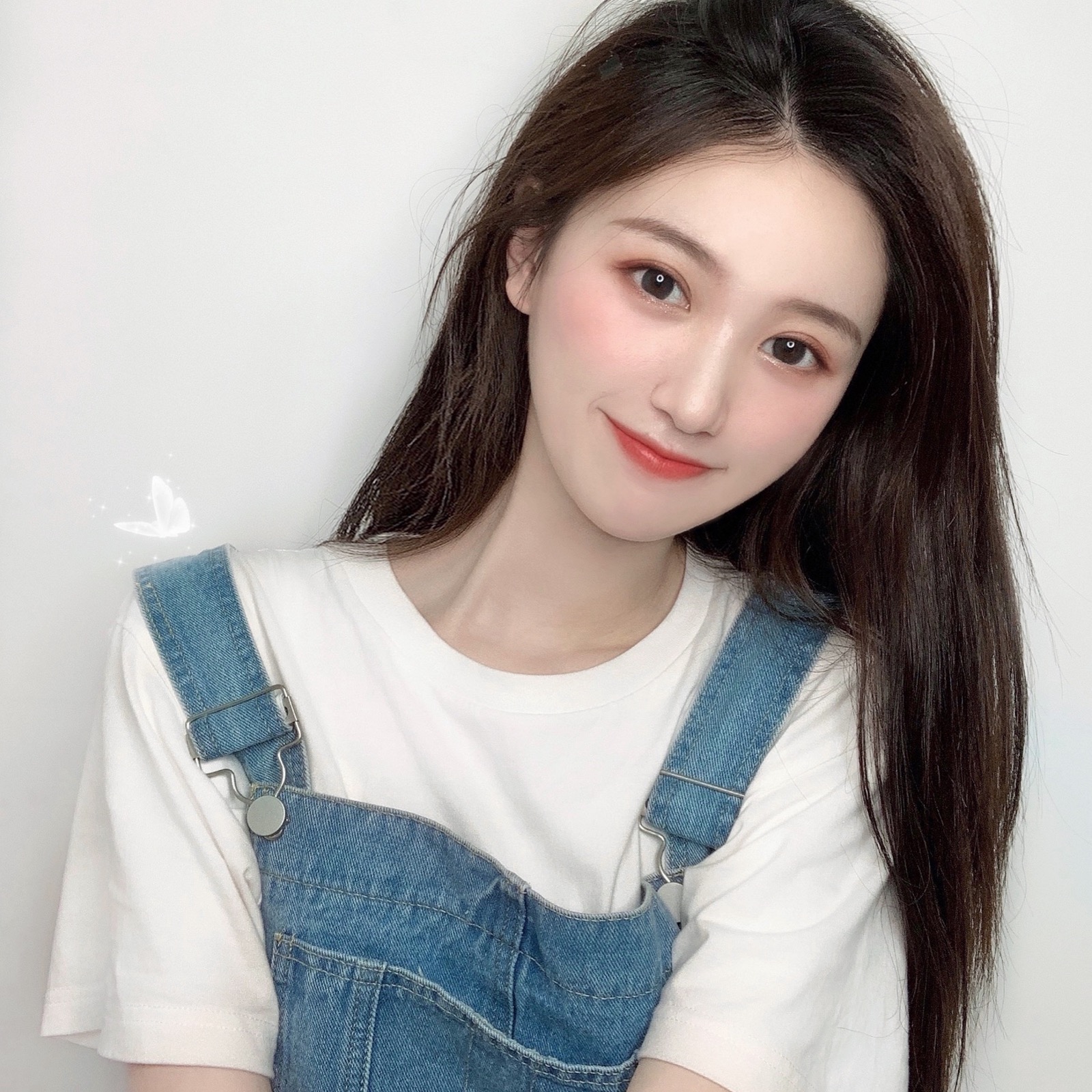 美女们也许没有水汪汪的眼睛,但眼神却是顾盼多情,勾魂摄魄