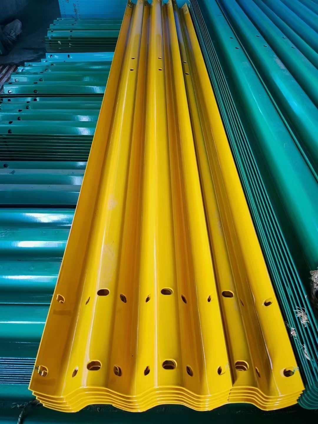 波形护栏板厂家各规格产品集