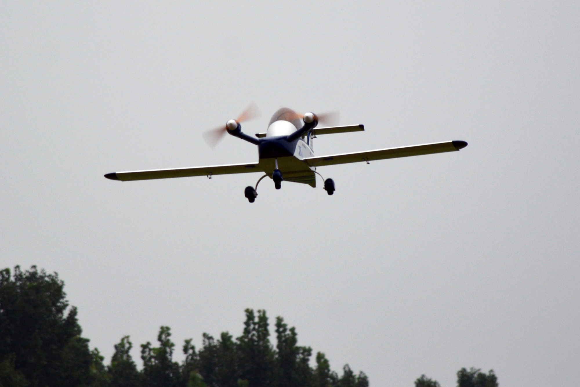 福莱特航模蟋蟀cricri飞机,像真机飞行照片